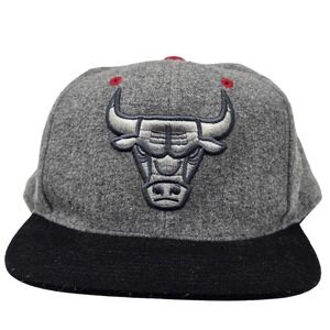 Chicago Bulls Hat Cap Fitted Mens 7 Gray Black NBA Basketball Mitchell & Ness